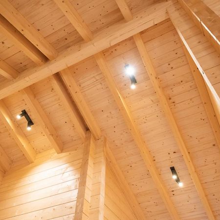 Netten Naturerlebnis Holz-Chalets Daun Buitenkant foto