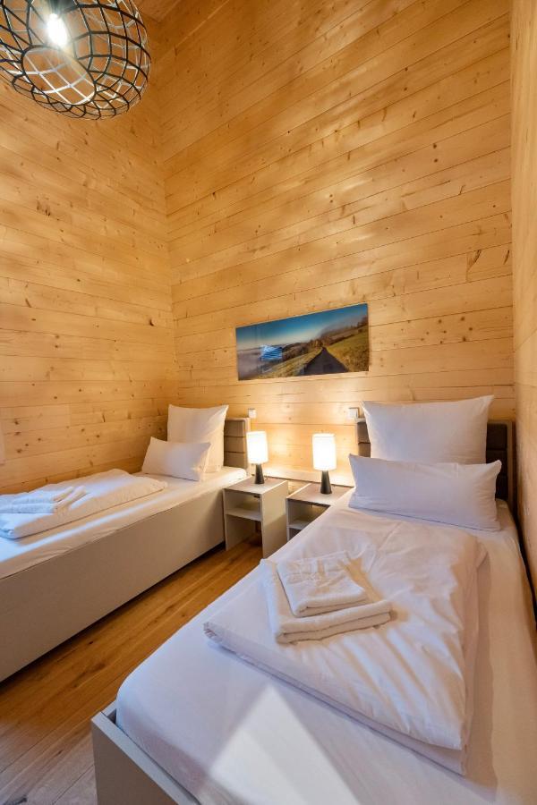 Netten Naturerlebnis Holz-Chalets Daun Buitenkant foto