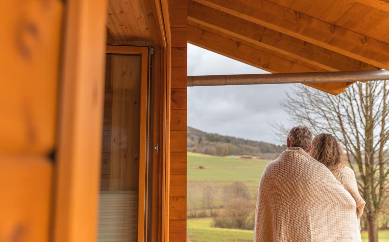 Netten Naturerlebnis Holz-Chalets Daun Buitenkant foto