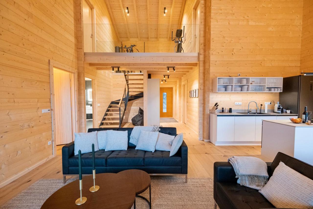 Netten Naturerlebnis Holz-Chalets Daun Buitenkant foto