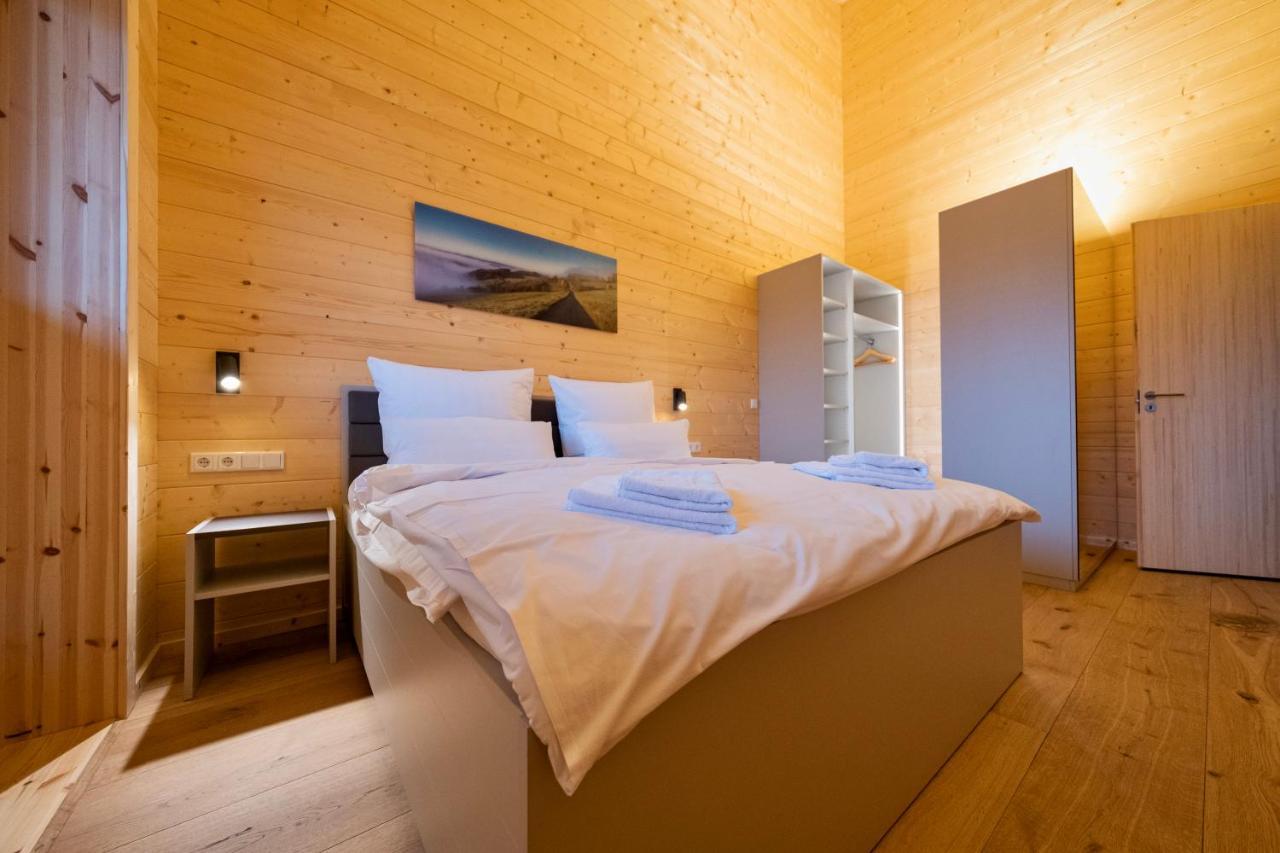 Netten Naturerlebnis Holz-Chalets Daun Buitenkant foto