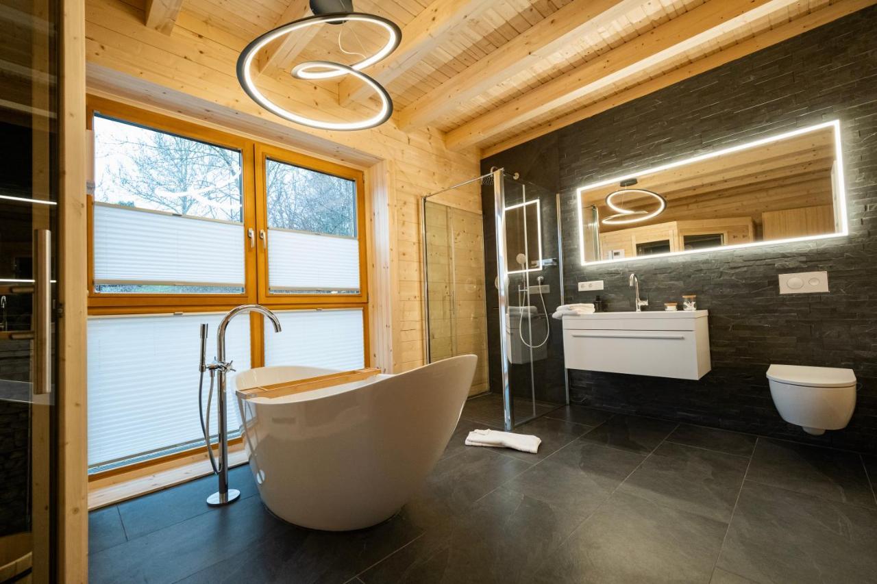 Netten Naturerlebnis Holz-Chalets Daun Buitenkant foto