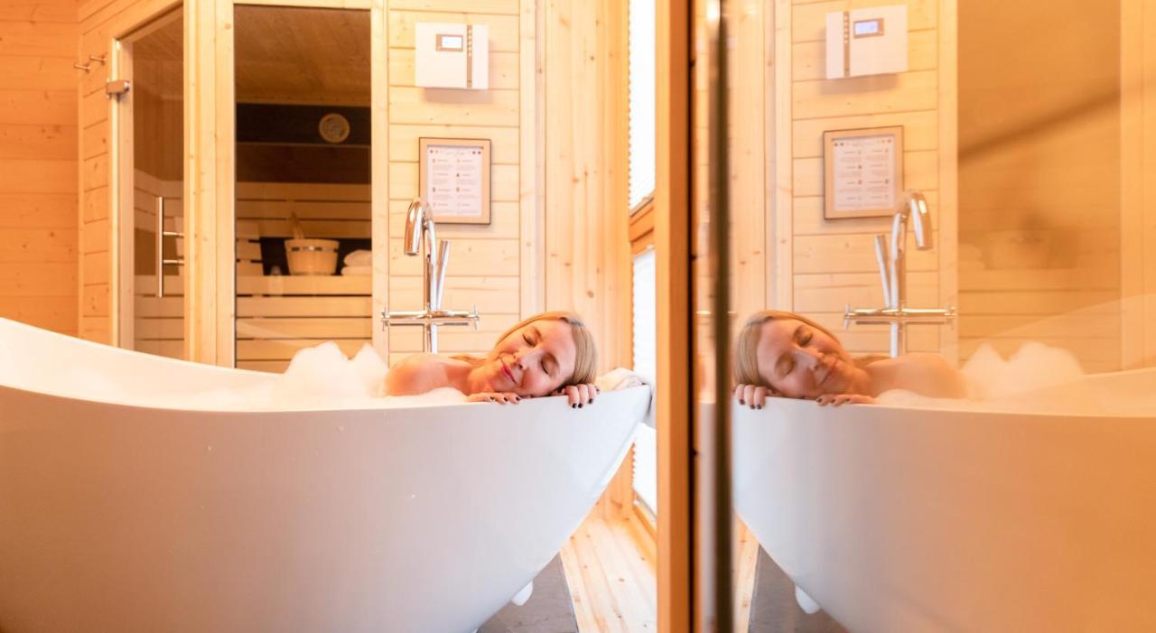 Netten Naturerlebnis Holz-Chalets Daun Buitenkant foto