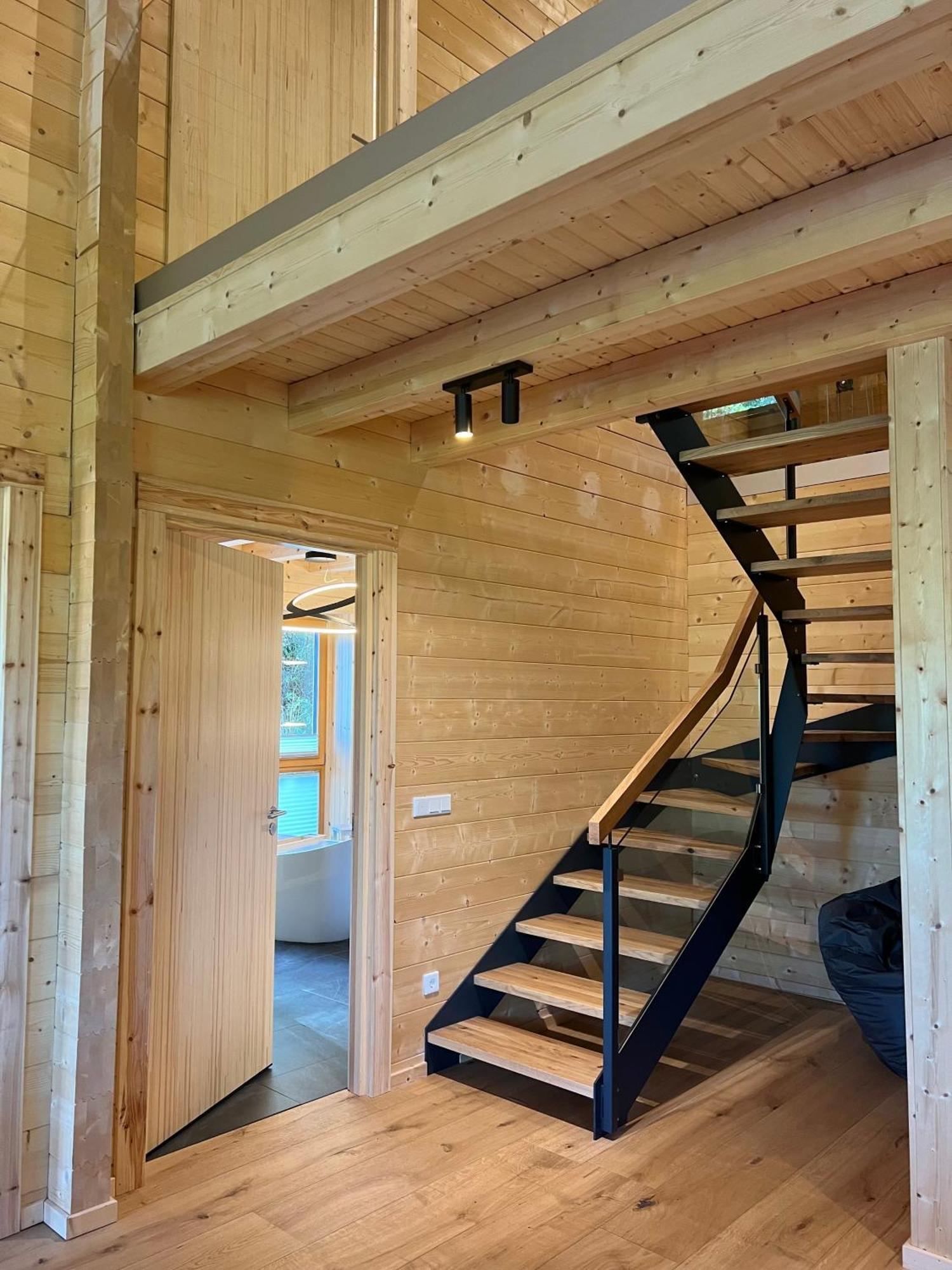 Netten Naturerlebnis Holz-Chalets Daun Buitenkant foto