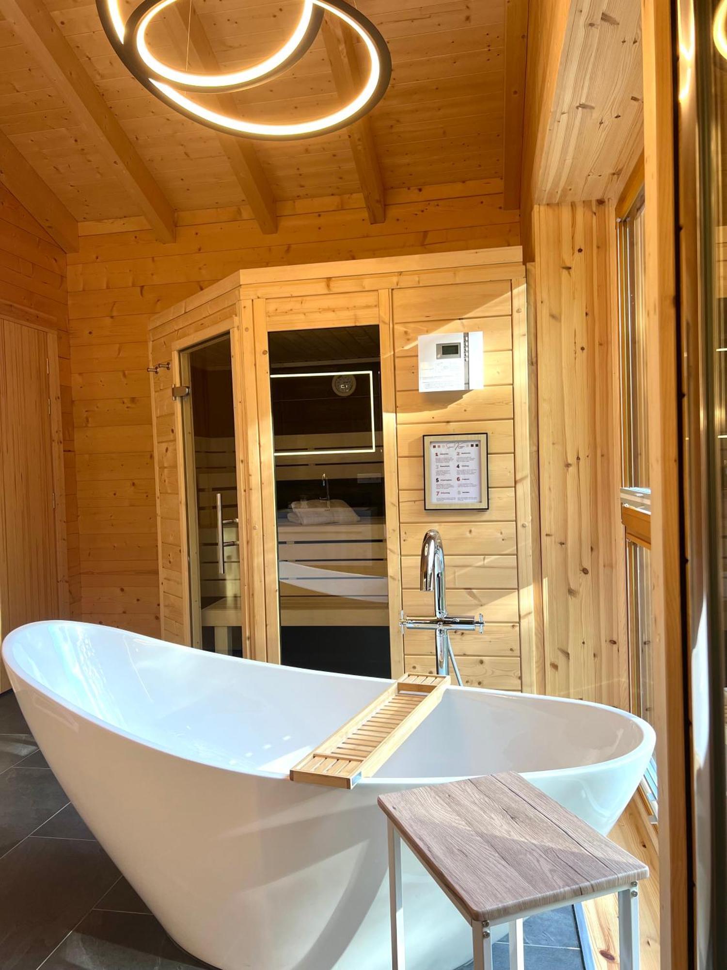 Netten Naturerlebnis Holz-Chalets Daun Buitenkant foto