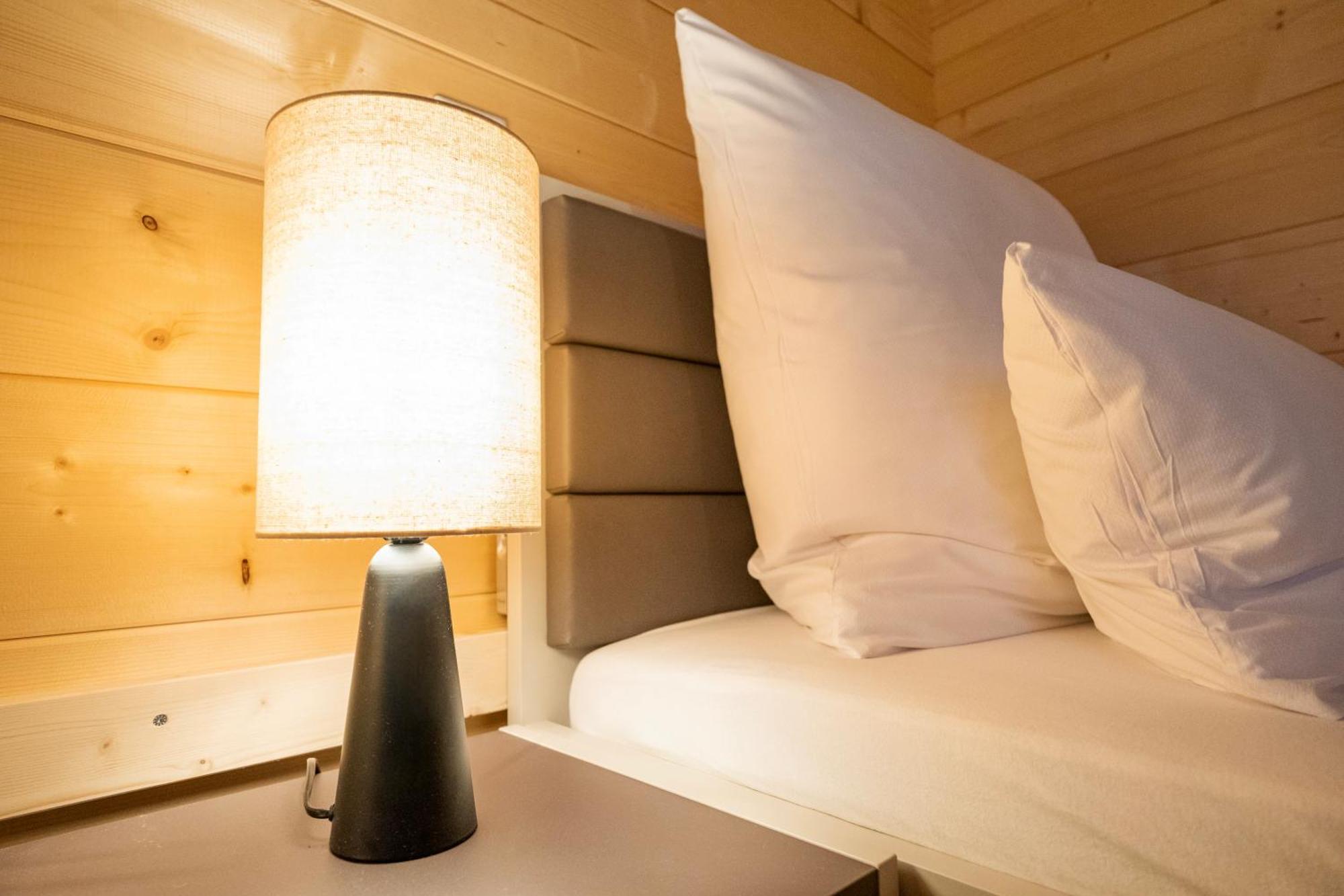 Netten Naturerlebnis Holz-Chalets Daun Buitenkant foto