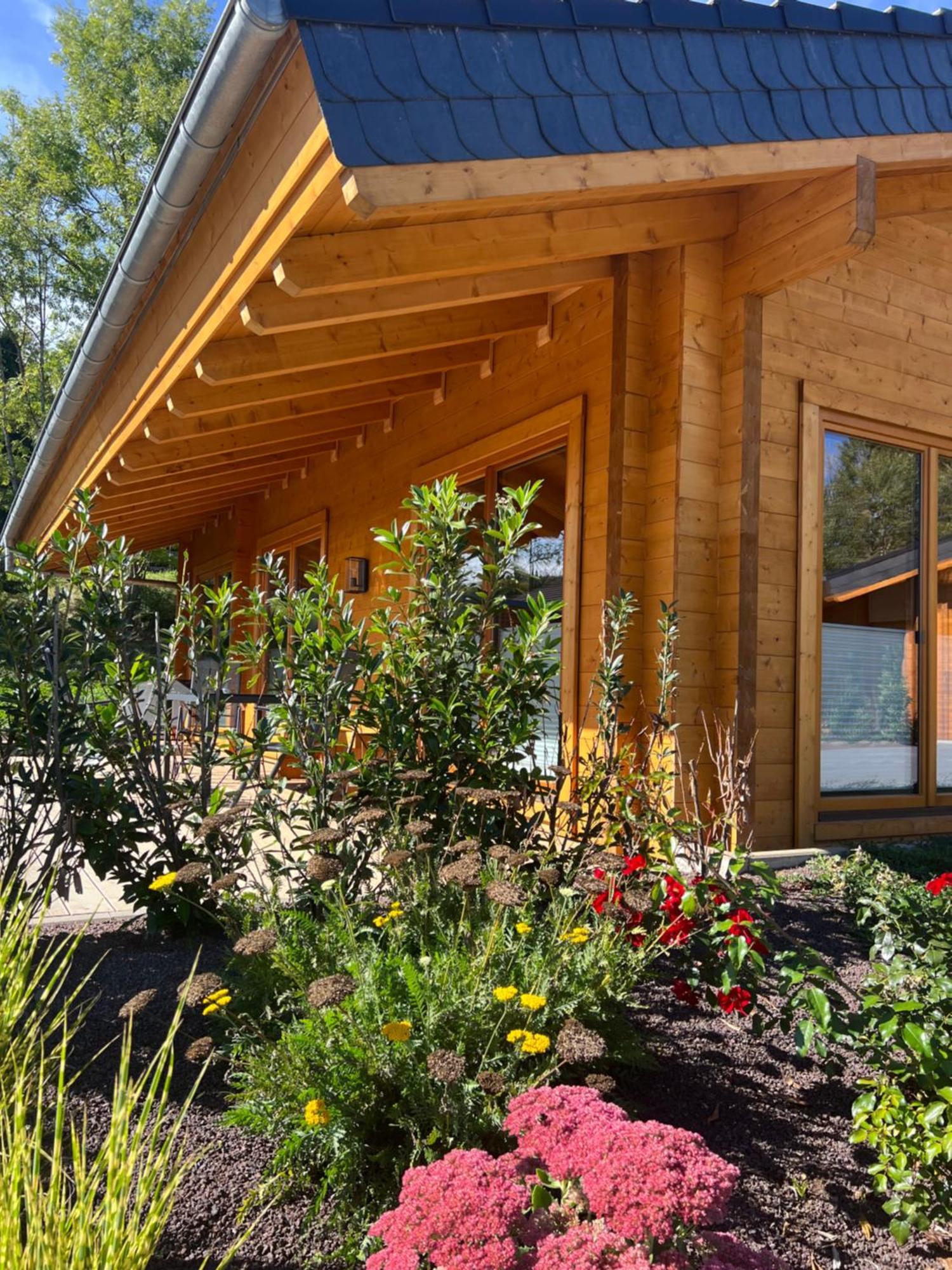 Netten Naturerlebnis Holz-Chalets Daun Buitenkant foto