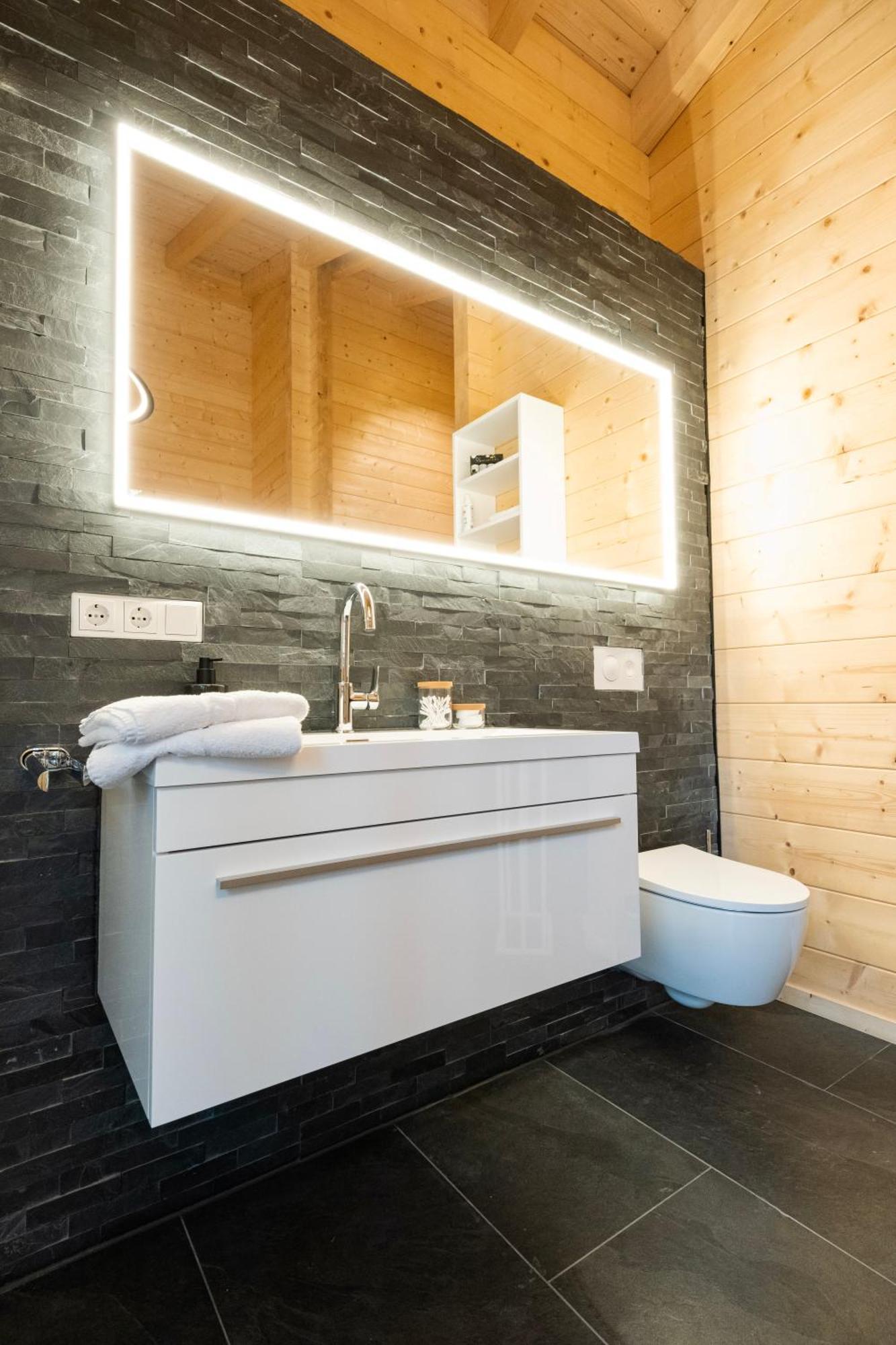 Netten Naturerlebnis Holz-Chalets Daun Buitenkant foto